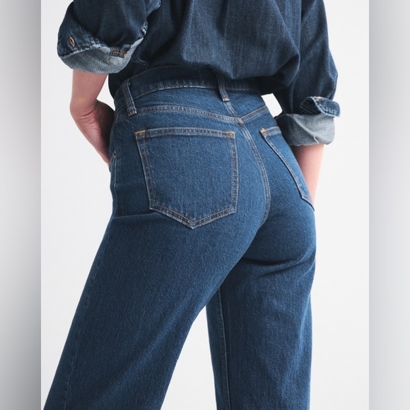 NWOT ABERCROMBIE High Rise 90s Relaxed Jean Short Length - Picture 2 of 5